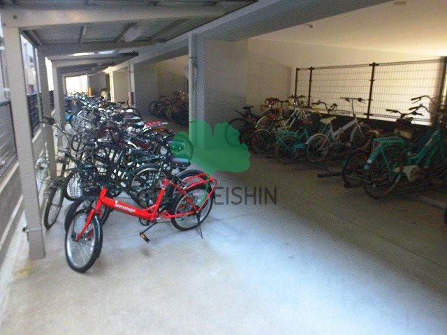 ラフレシーサ博多駅南の駐車場