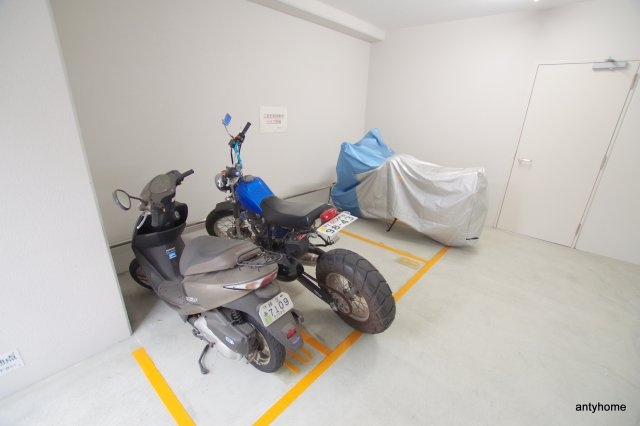ARISTO扇町　仲介手数料無料の駐車場
