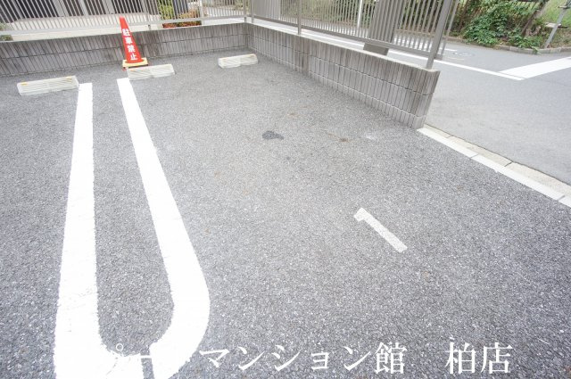グレイスヒルの駐車場