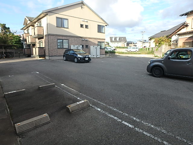 イーグルス・アイA棟の駐車場