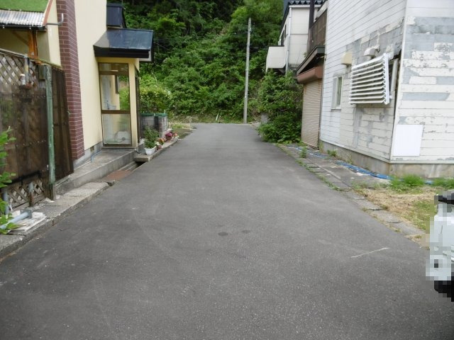 【前面道路含む現地写真】 | 黒石市ニ圧内温泉土地
