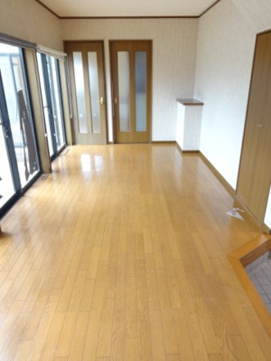 【その他共用部分】 | サニーハイツ | 玄関を入ると１部屋分はある広いフロア―♪