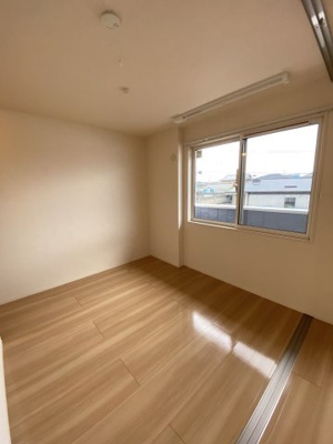 【居間・リビング】 | レジデンス富の原 | ※別室室内写真の為、反転