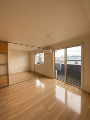 【居間・リビング】 | レジデンス富の原 | ※別室室内写真の為、反転