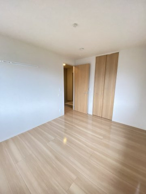 【居間・リビング】 | レジデンス富の原 | ※別室室内写真の為、反転