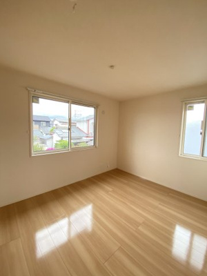 【居間・リビング】 | レジデンス富の原 | ※別室室内写真の為、反転