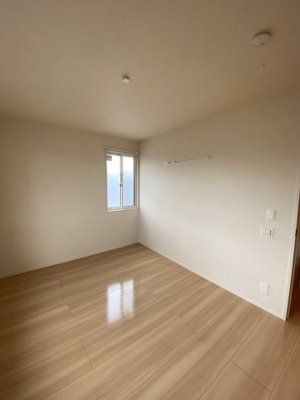 【居間・リビング】 | レジデンス富の原 | ※別室室内写真の為、反転