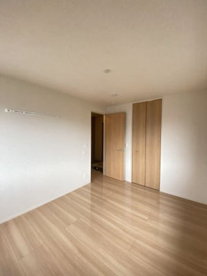 【居間・リビング】 | レジデンス富の原 | ※別室室内写真の為、反転