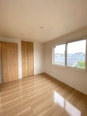 【居間・リビング】 | レジデンス富の原 | ※別室室内写真の為、反転