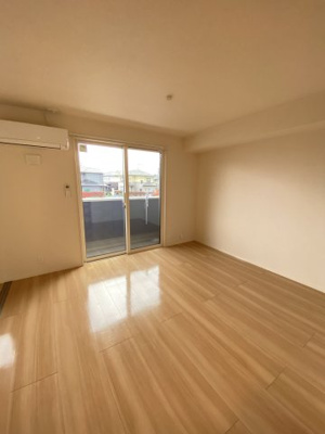 【居間・リビング】 | レジデンス富の原 | ※別室室内写真の為、反転