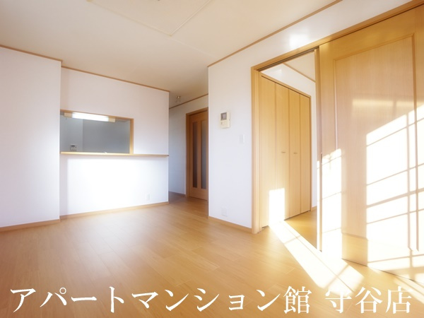 白山ヒルズⅡ壱番館の居間・リビング