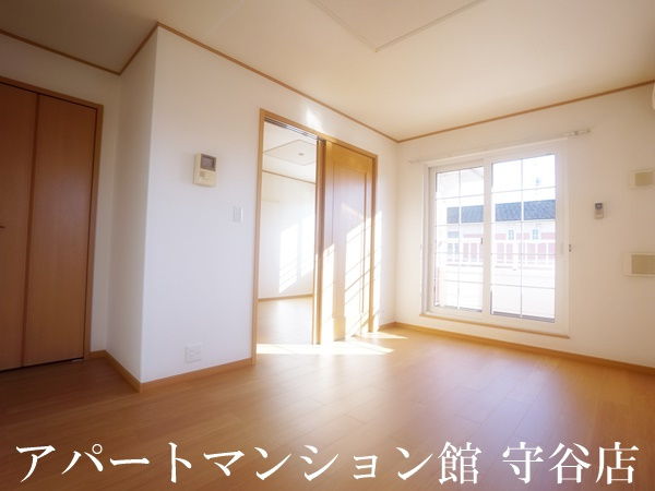 白山ヒルズⅡ壱番館の居間・リビング