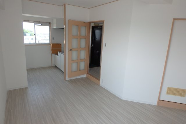 サンシャイン星崎の居間・リビング