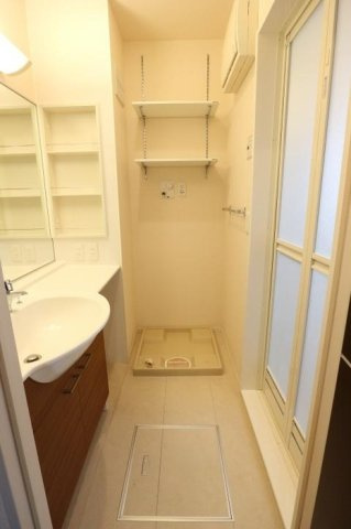 ボナール酒井根Ⅲ号棟の玄関
