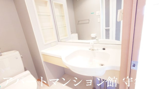 フローラ石宮の独立洗面台