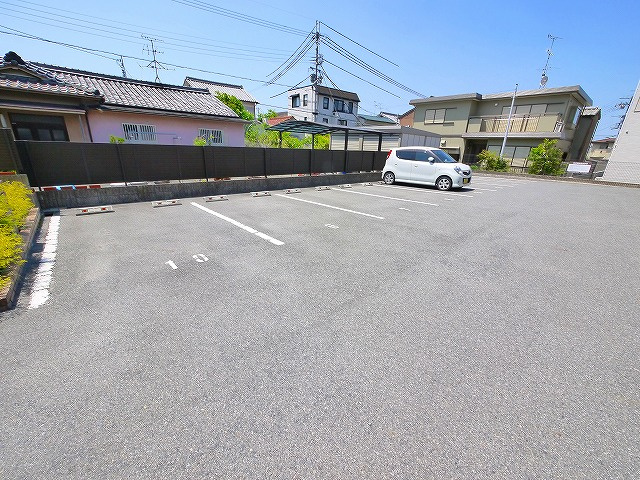 ラフィーネ　メゾンの駐車場|駐車場完備です