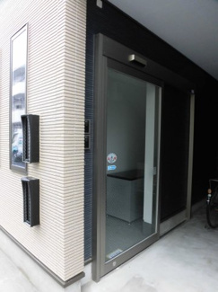 【その他共用部分】 | オートロック開錠時も雨に濡れません