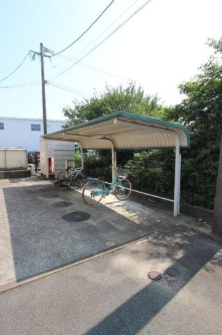 アネックス・マリー　B棟の駐車場