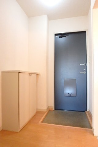 フラワーハイツの玄関