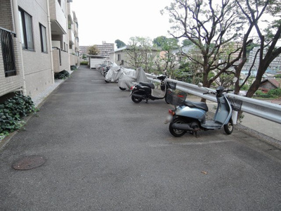 【その他共用部分】 | ベルヴィル杉田　Ⅰ | バイク置場