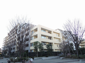 【外観】 | 収納力の高いウォークインクローゼット！住まいの独立性を高める玄関ポーチ付♪
