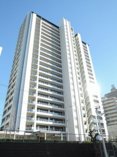 【外観】 | 高層階20階部分！バルコニーからは多摩川の花火大会をご覧いただけます！