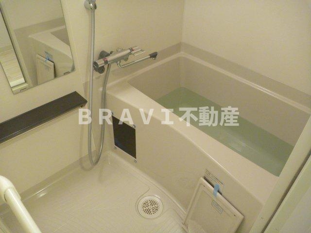 プレサンス心斎橋レヨン　BRAVI不動産の浴室|【プレサンス心斎橋レヨン】コンパクトで使いやすいお風呂です