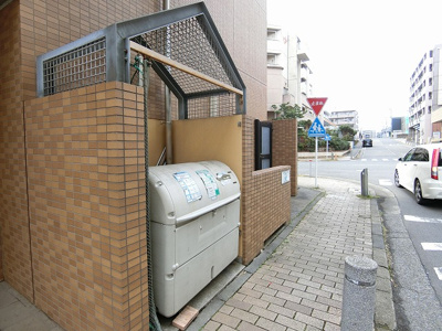 【その他共用部分】 | Salida仲町台/サリーダ仲町台 | 敷地内ごみ置き場でごみ出しもらくらく～♪忙しい社会人さんや主婦さんにもうってつけ！