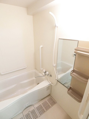 【浴室】 | Salida仲町台/サリーダ仲町台 | 清潔感のある浴室です♪ゆったりお風呂に浸かって一日の疲れもすっきりリフレッシュできますね☆