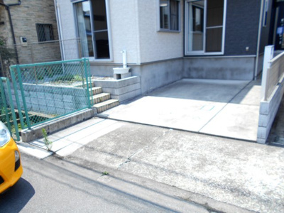 【駐車場】 | 中古　春日部　六軒町　全1棟　1号棟　31坪 | 駐車場に車を止められます。2190万に価格変更です。