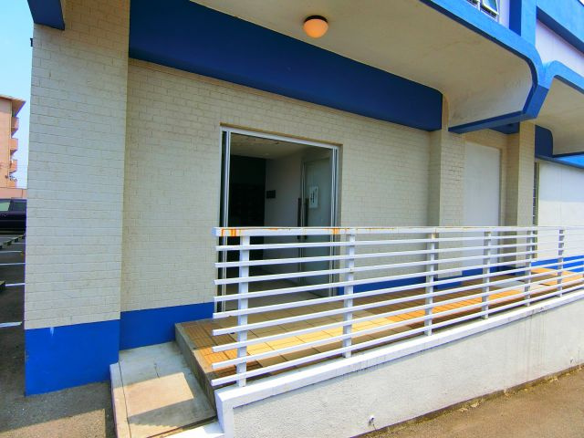 パインリーフ和泉のエントランス