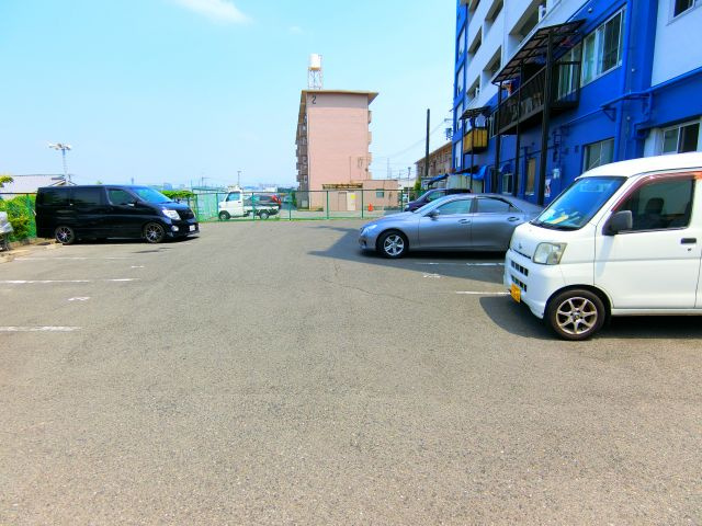 パインリーフ和泉の駐車場