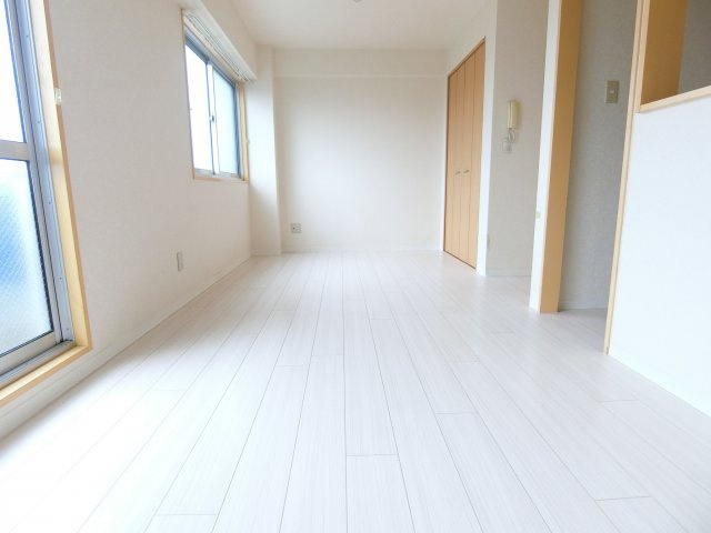 パインリーフ和泉の居間・リビング