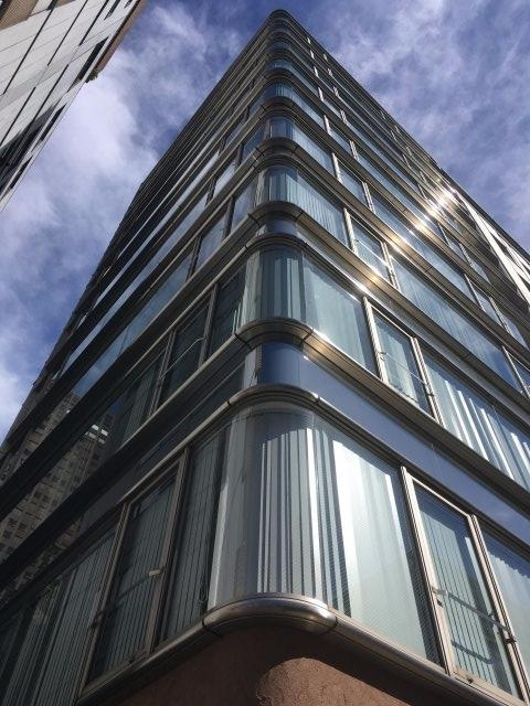 芝パークビルの外観