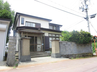 【外観】 | 価格には消費税、リフォーム費用を含みます。随時ご案内可能。内覧希望の方はお電話ください。屋根の一部を葺き替えて塗装しました。外壁も塗装しました