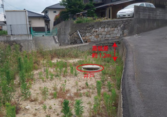 【前面道路含む現地写真】 | 北側道路と土地との高低差が約1.2mあります。