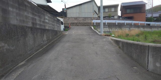 【前面道路含む現地写真】 | 北側道路（42条2項道路）