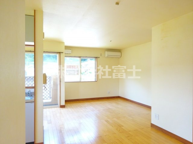 メゾン・シナエの居間・リビング