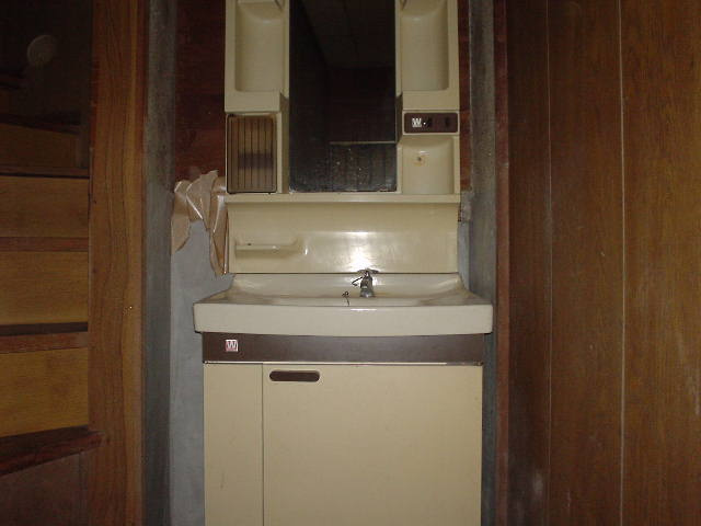 唐津市八幡町の一戸建ての独立洗面台