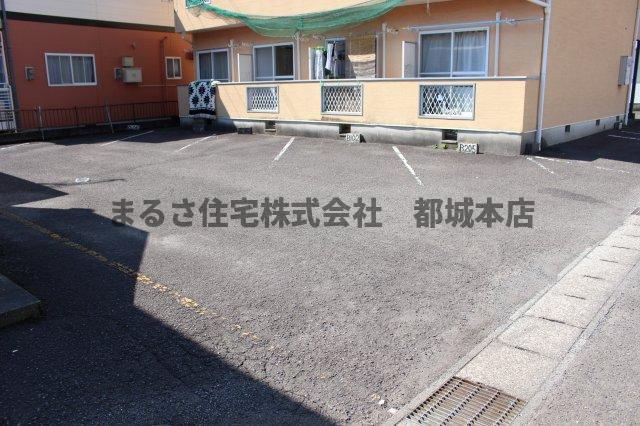 オレンジハウスの駐車場