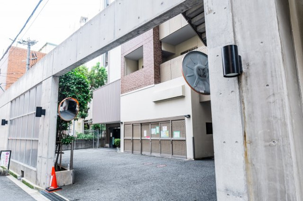 【その他共用部分】 | 【ゴミ捨て場】マンション敷地内にあるゴミ捨て場です。駐車場出入口の隣にございます！