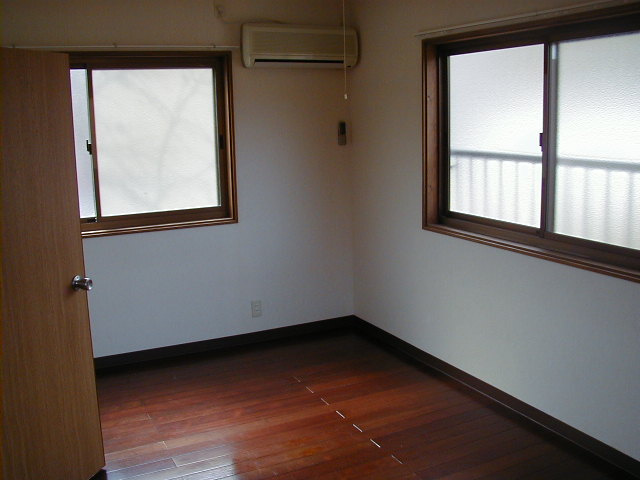 ひれふりハイツの洋室|広々とした洋室です