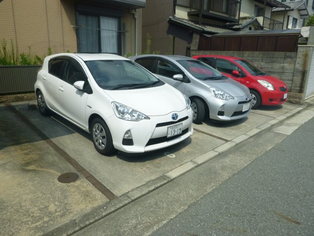 シャーメゾン延末の駐車場