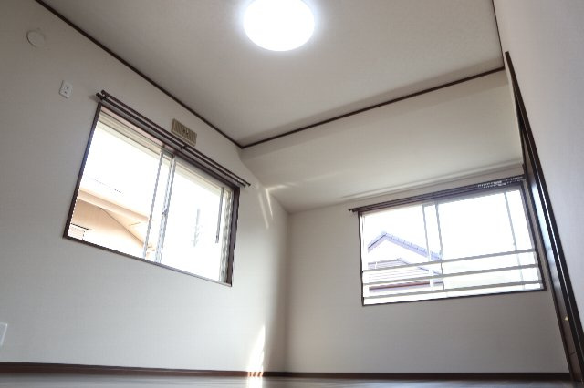 【内装】 | 夏見台一戸建貸家 | 個人の部屋や寝室として使える洋室です