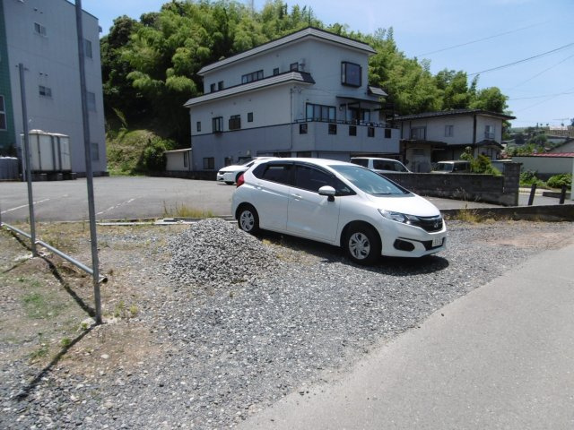 飯田4丁目貸家の駐車場