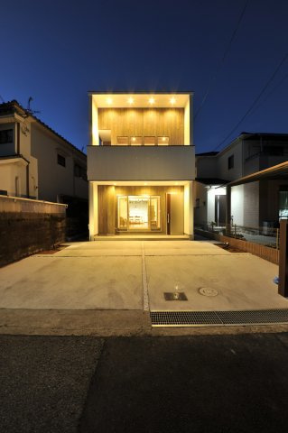 クロワールタウン緑ヶ丘北町　堺市堺区　新築の外観|当社施工例　夜間撮影分