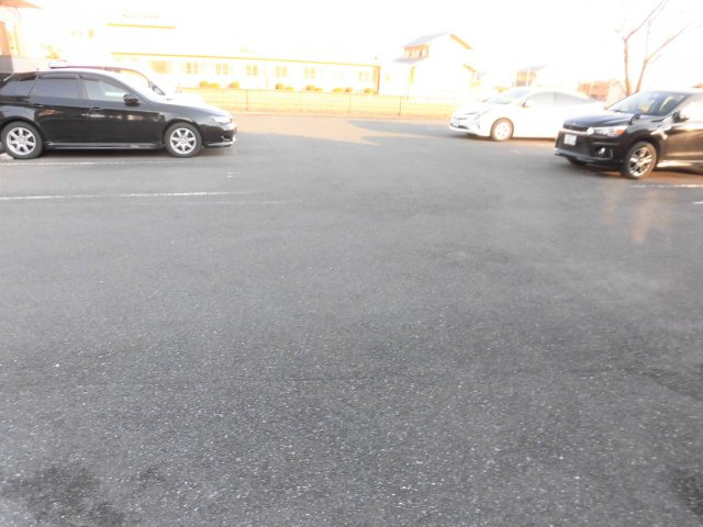モアエクセレンスBの駐車場