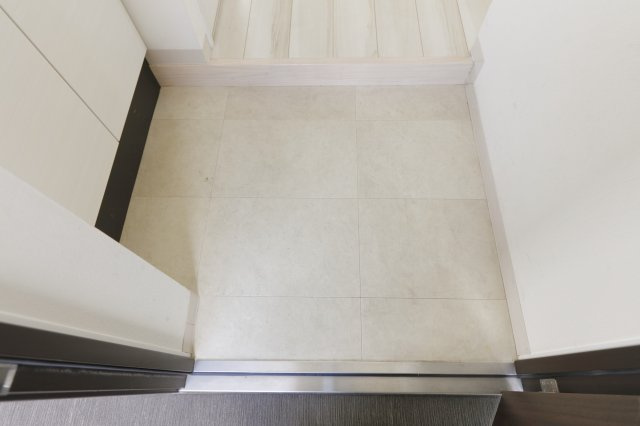 エレンシアK小岩の玄関