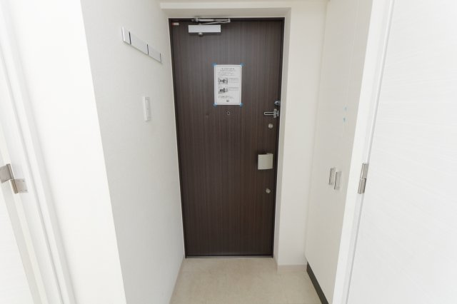エレンシアK小岩の玄関