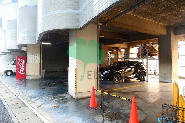 ダイヨシビルの駐車場